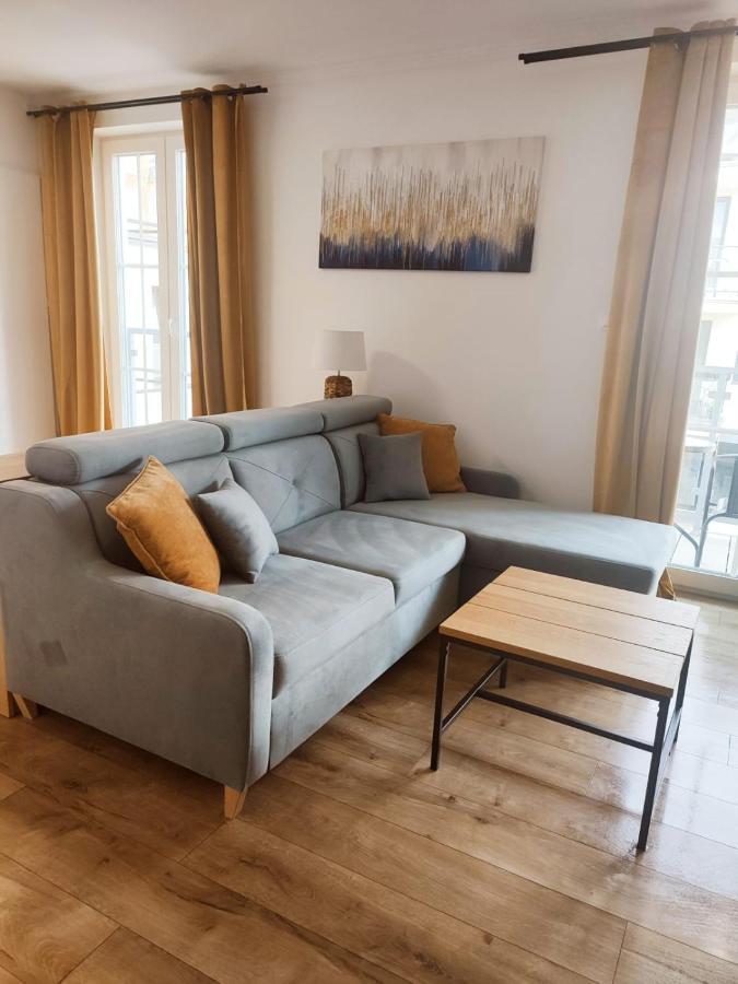 Miodowy Apartament Złotów Εξωτερικό φωτογραφία
